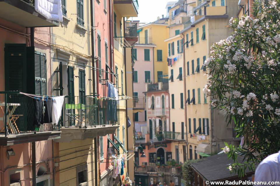 Strada principală din Riomaggiore.
